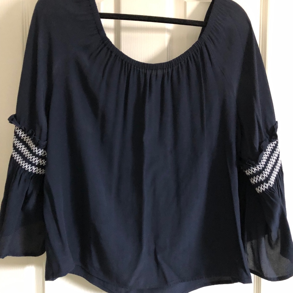 Ann Taylor navy top with flowy 3/4 sleeve